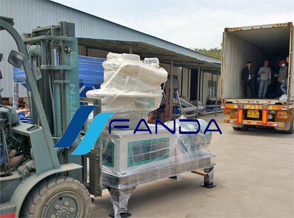 Container Loading For Vertical Ring Die Pellet Mill...jpg